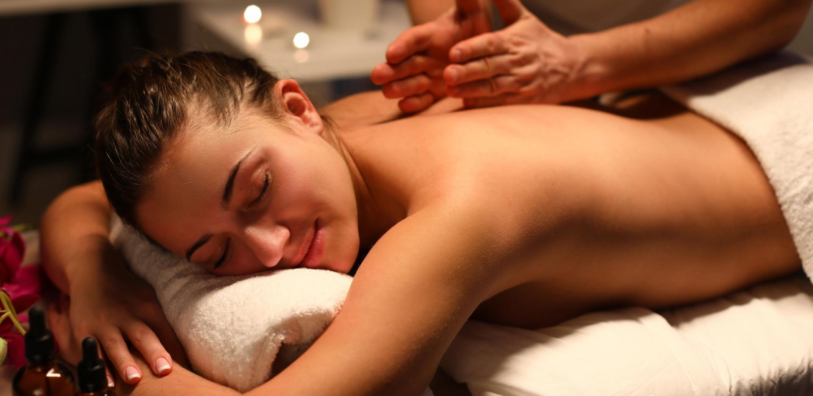 Massage relaxant du dos avec huiles essentielles